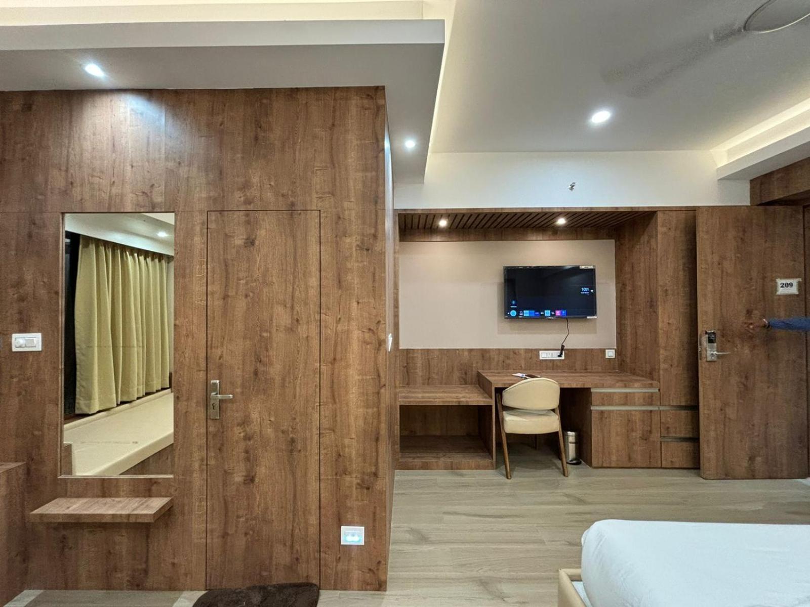 The Pearl Club Resort Shānti Niketan Екстериор снимка
